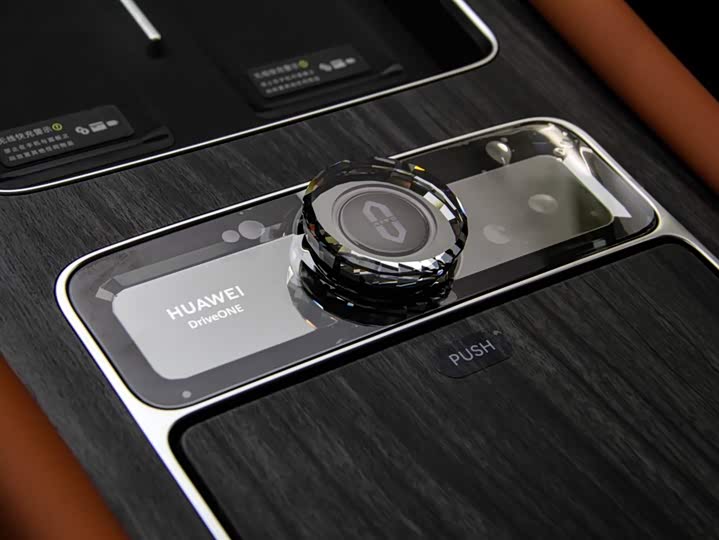 Aito M9 2025 2025款 增程 Ultra版 52kWh 6座版