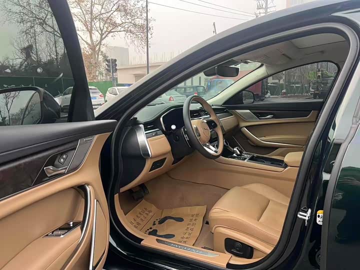 Jaguar XF L 2024 2024款 2.0T P250 两驱尊享豪华版