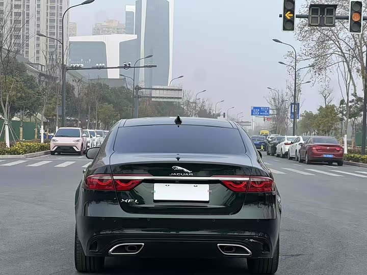 Jaguar XF L 2024 2024款 2.0T P250 两驱尊享豪华版