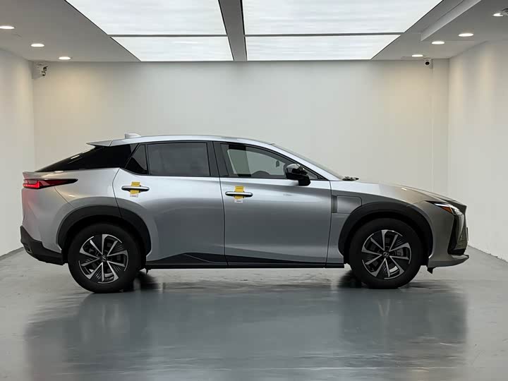 Lexus RZ 2023 2023款 450e 四驱纵享版