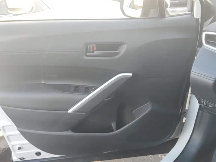 Toyota Corolla Cross 2024 2024款 2.0L 智能电混双擎 精英版