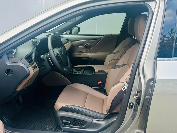 Lexus ES 2025 2025款 300h 臻享版