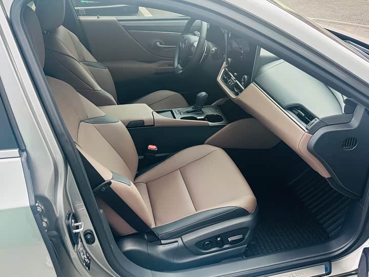 Lexus ES 2025 2025款 300h 臻享版