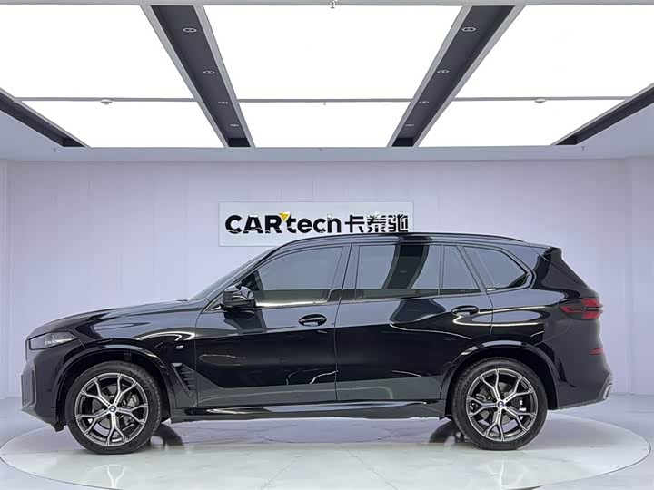 BMW X5 2025 2025款 xDrive 30Li 尊享型M运动曜夜套装