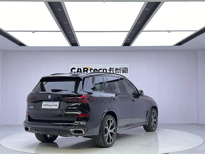 BMW X5 2025 2025款 xDrive 30Li 尊享型M运动曜夜套装