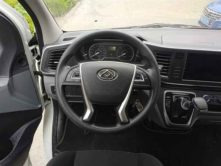 Maxus V80 2024 2024款 傲运通超值版 6AMT 短轴中顶127Ps 5/6座