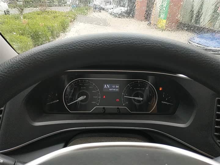 Maxus V80 2024 2024款 傲运通超值版 6AMT 短轴中顶127Ps 5/6座