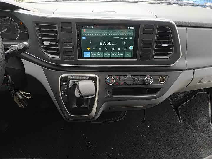 Maxus V80 2024 2024款 傲运通超值版 6AMT 短轴中顶127Ps 5/6座