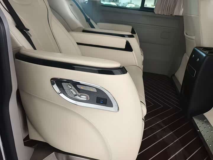 Volkswagen Caravelle 2019 2019款 2.0TSI 四驱豪华版 7座