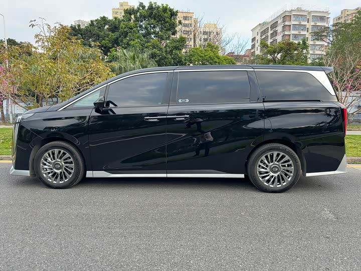 2025 GAC Trumpchi M8