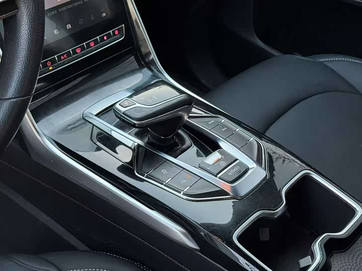 Maxus Euniq 6 2021 2021款 1.3T PLUG IN MATE 潮享版