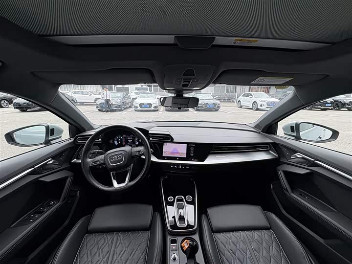 Audi A3 2025 2025款 A3L Limousine 35TFSI 飞驰尊享型