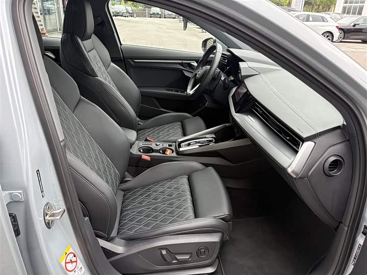 Audi A3 2025 2025款 A3L Limousine 35TFSI 飞驰尊享型