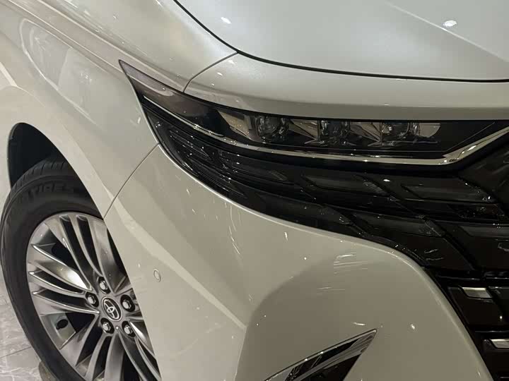 Toyota Alphard 2025 2025款 双擎 2.5L 尊贵黄金版
