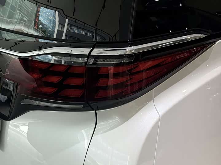 Toyota Alphard 2025 2025款 双擎 2.5L 尊贵黄金版