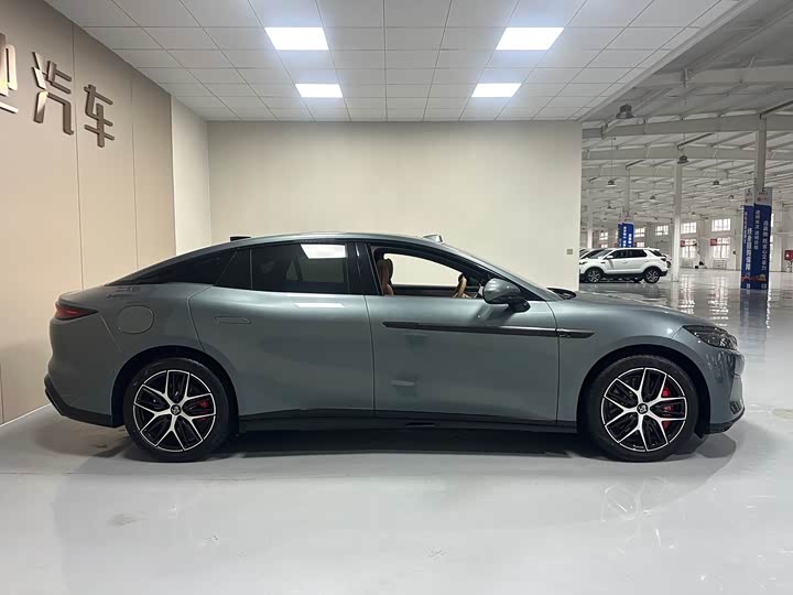 BYD Han L 2025 2025款 DM-p 四驱激光雷达旗舰型