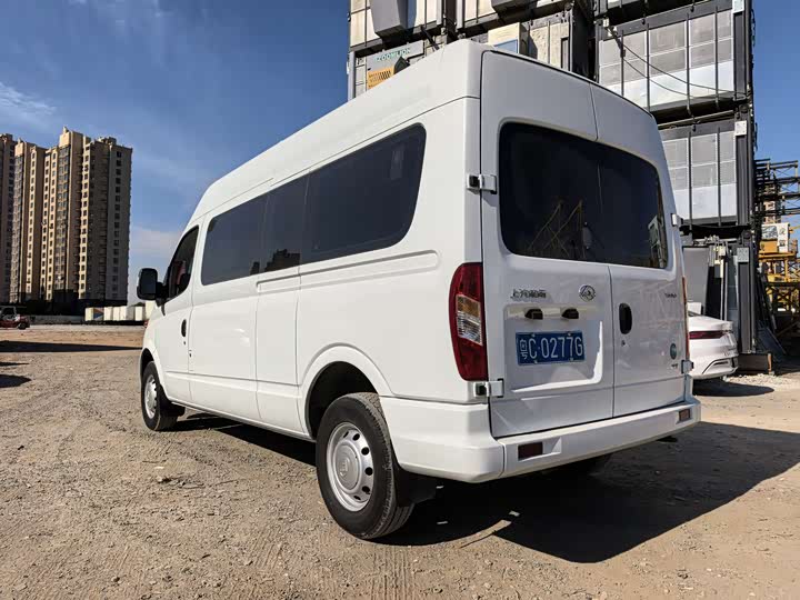 Maxus V80 2024 2024款 傲运通 6AMT 长轴中顶147Ps 6/7/8/9座