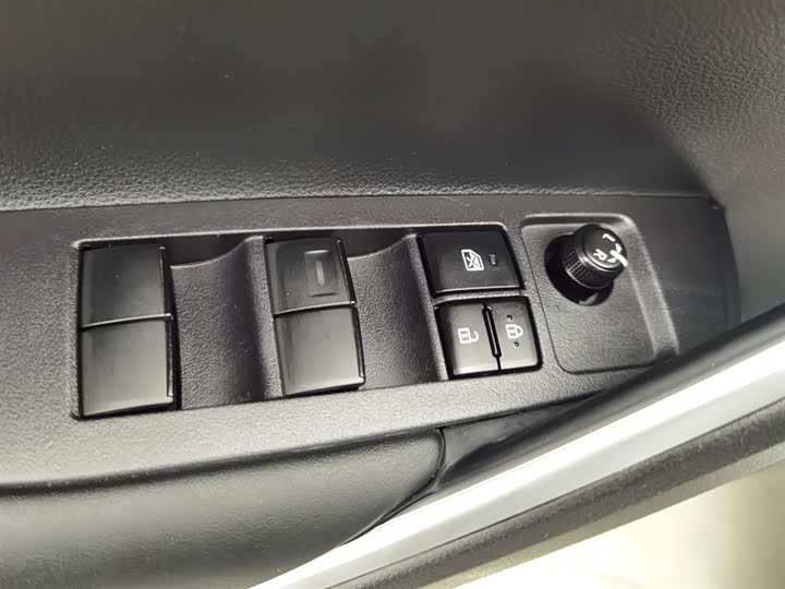 Toyota Corolla Cross 2024 2024款 2.0L 智能电混双擎 先锋版