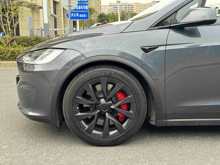 Tesla Model X 2023 2023款 三电机全轮驱动 Plaid版
