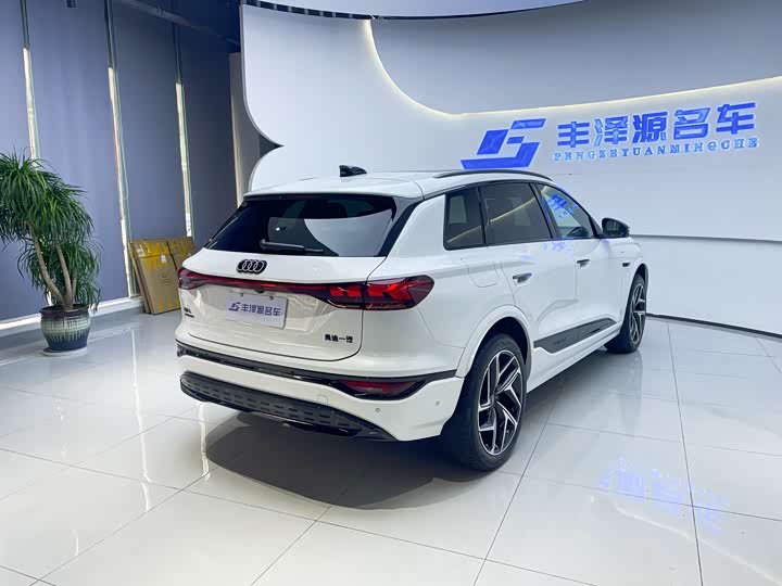 Audi Q6L e-tron 2026 2026款 首发领航版