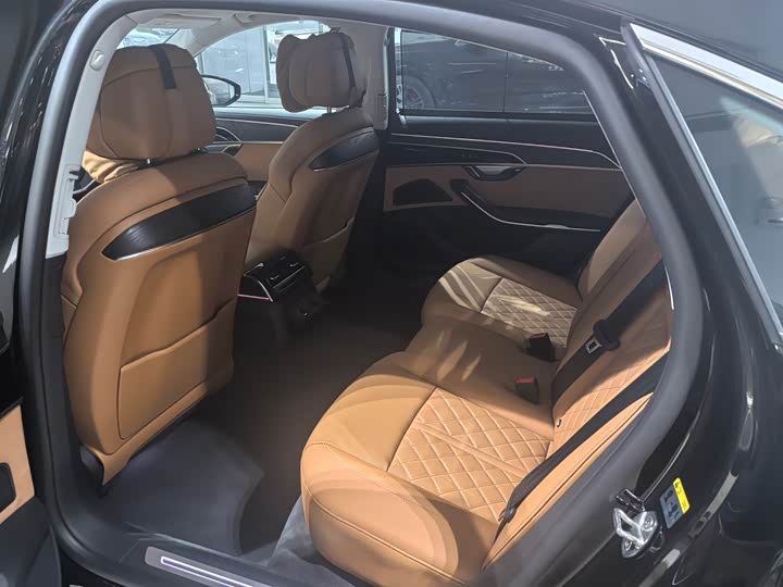 Audi A8 2025 2025款 A8L 50 TFSI quattro 臻选型