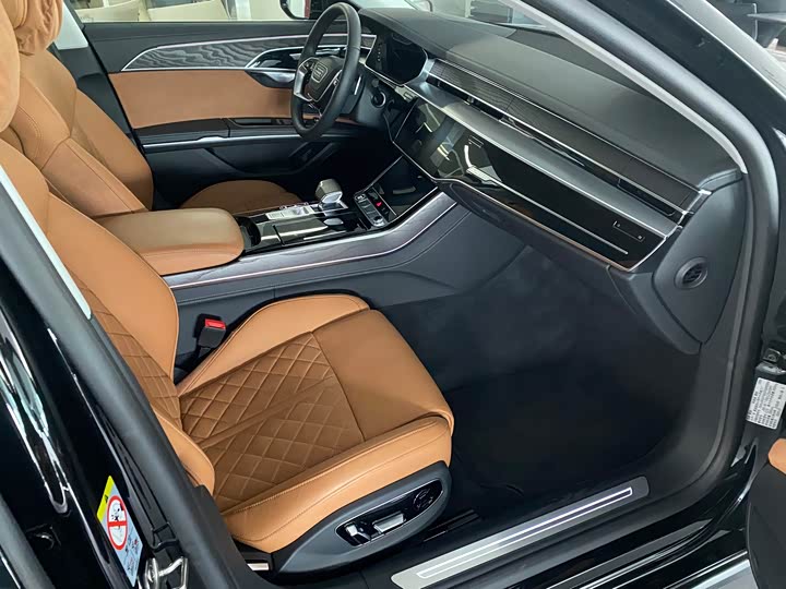 Audi A8 2025 2025款 A8L 50 TFSI quattro 臻选型