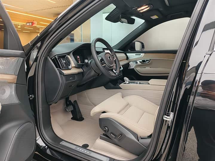 Volvo XC90 2025 2025款 改款 B6 智远豪华版 6座