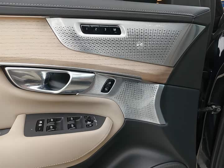 Volvo XC90 2025 2025款 改款 B6 智远豪华版 6座