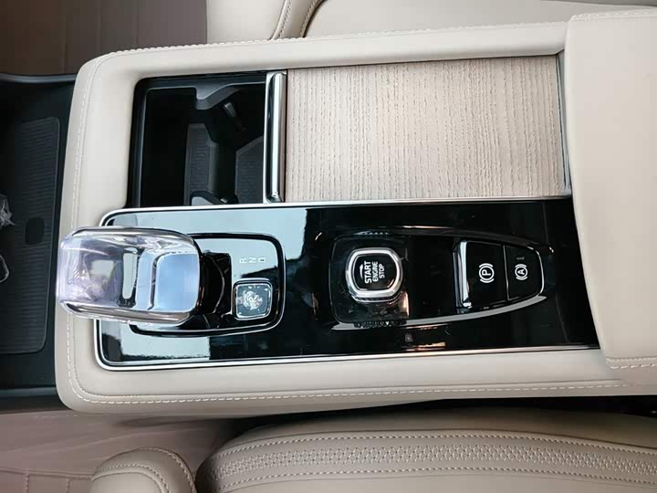 Volvo XC90 2025 2025款 改款 B6 智远豪华版 6座