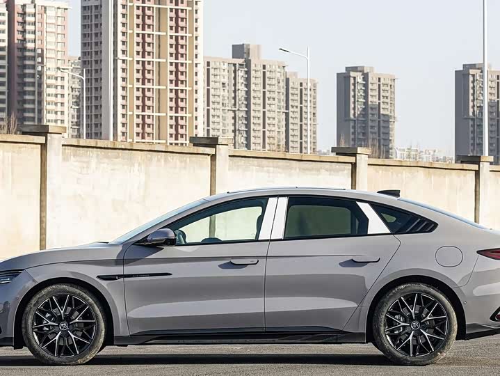 BYD Han 2025 2025款 DM-i 智驾版 125KM尊贵型