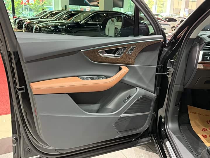 Audi Q7 2025 2025款 55 TFSI quattro S line黑武士型