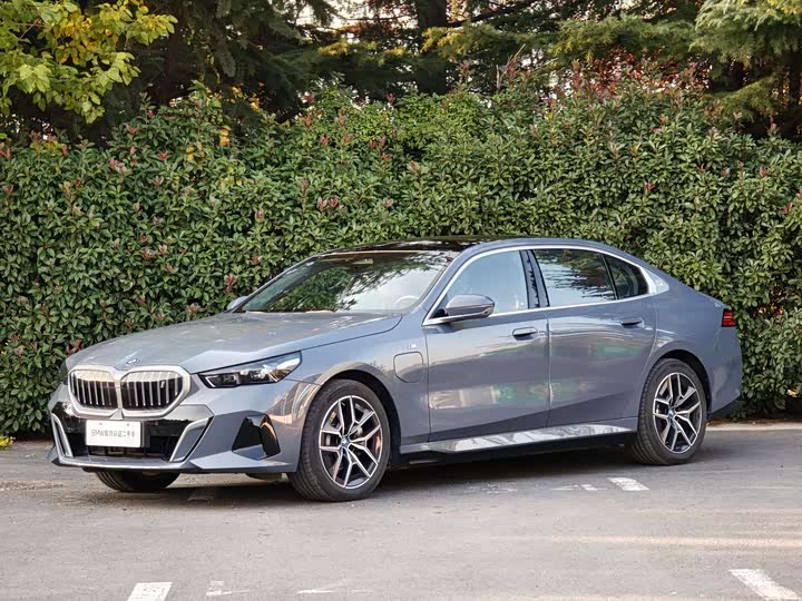 BMW i5 2024 2024款 eDrive 35L 尊享型 M运动套装