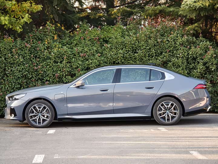 BMW i5 2024 2024款 eDrive 35L 尊享型 M运动套装