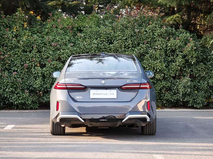 BMW i5 2024 2024款 eDrive 35L 尊享型 M运动套装