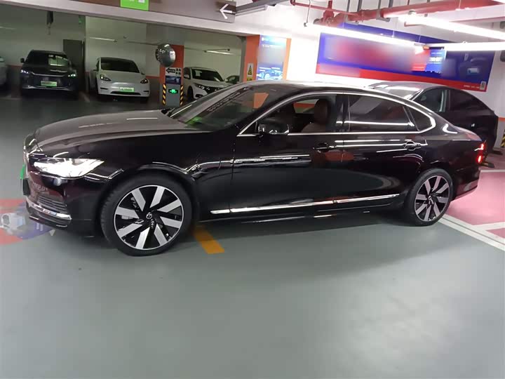 Volvo S90 Hybrid 2024 2024款 插电式混动 四驱长续航智雅豪华版