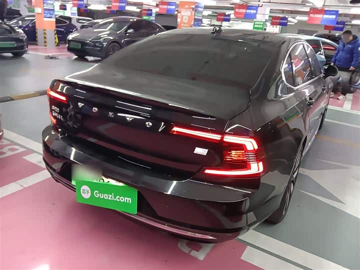 Volvo S90 Hybrid 2024 2024款 插电式混动 四驱长续航智雅豪华版