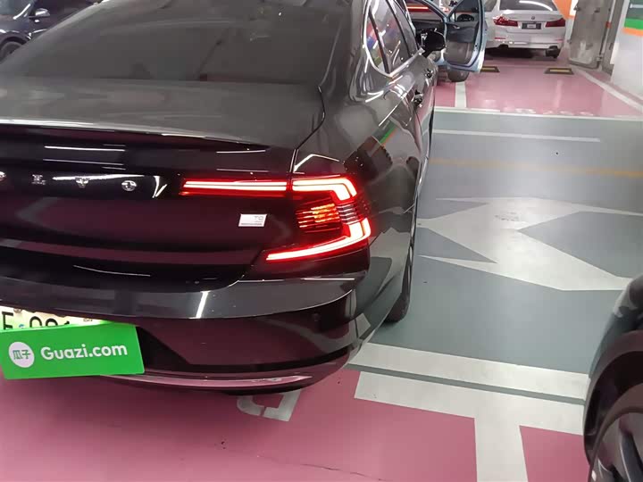 Volvo S90 Hybrid 2024 2024款 插电式混动 四驱长续航智雅豪华版