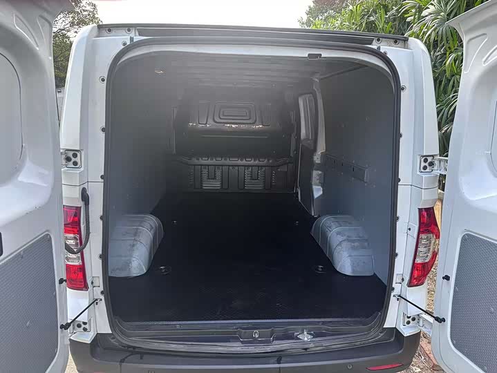 Maxus EV30 2023 2023款 纯电智能物流专家长轴宁德时代