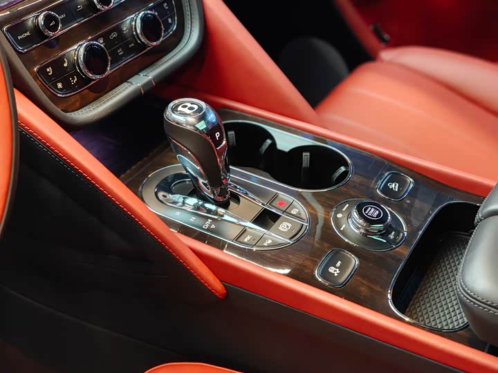 Bentley Bentayga 2023 2023款 4.0T V8 长轴距版