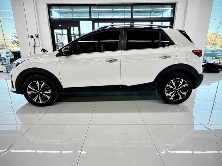 Kia KX1 2021 2021款 1.4L CVT趣享天窗款