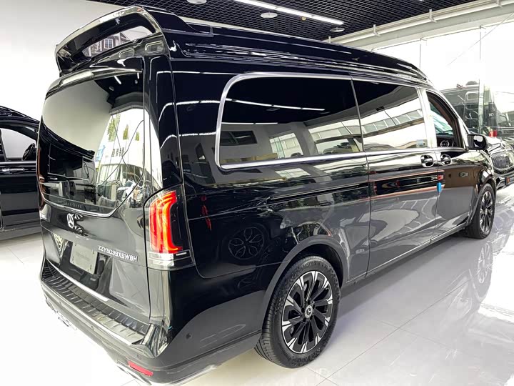 Mercedes-Benz V-Class 2024 2024款 V 300 L 长轴距豪华版