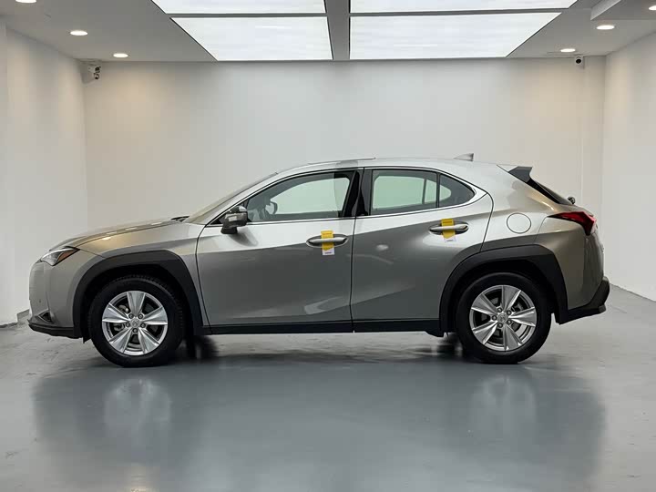 Lexus UX 2022 2022款 260h 探·趣版