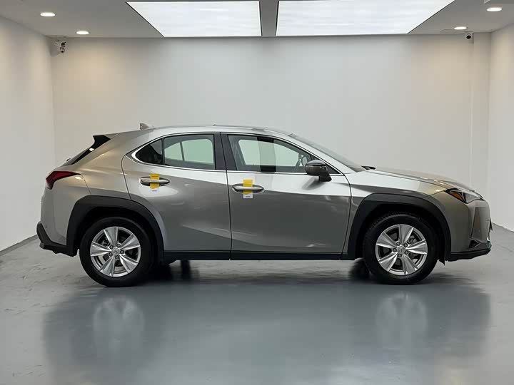 Lexus UX 2022 2022款 260h 探·趣版