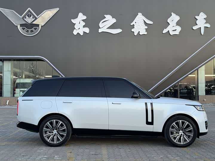 Land Rover Range Rover 2025 2025款 3.0 L6 400PS 创世加长版
