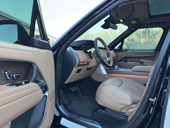 Land Rover Range Rover 2025 2025款 3.0 L6 400PS 创世加长版