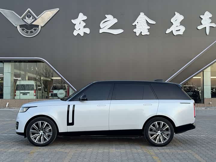 Land Rover Range Rover 2025 2025款 3.0 L6 400PS 创世加长版