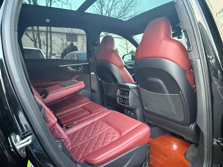 Audi SQ7 2024 2024款 4.0 TFSI 暗夜骑士版