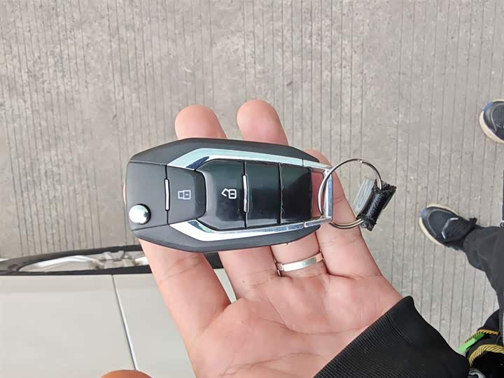 Maxus G20 2023 2023款 ES 2.0T 汽油自动超值版