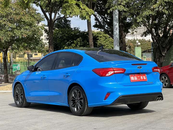 Ford Focus 2022 2022款 三厢 EcoBoost 180 自动ST Line