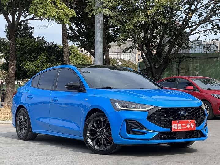 Ford Focus 2022 2022款 三厢 EcoBoost 180 自动ST Line